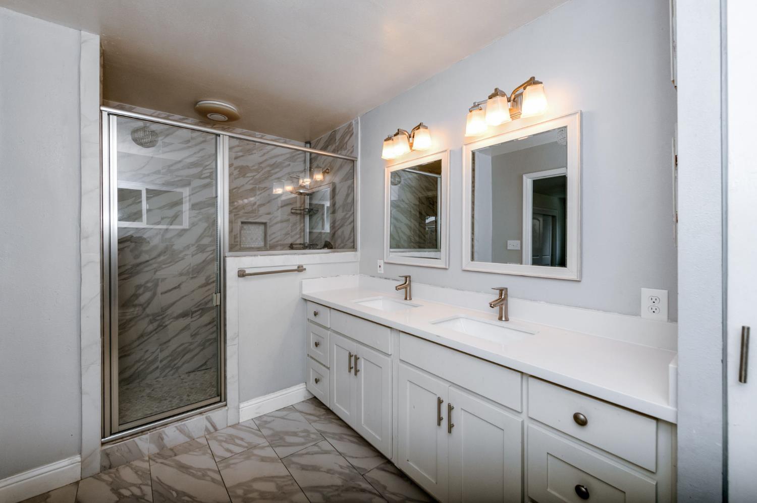 1175 N Frankwood Ave, Reedley, CA 93654