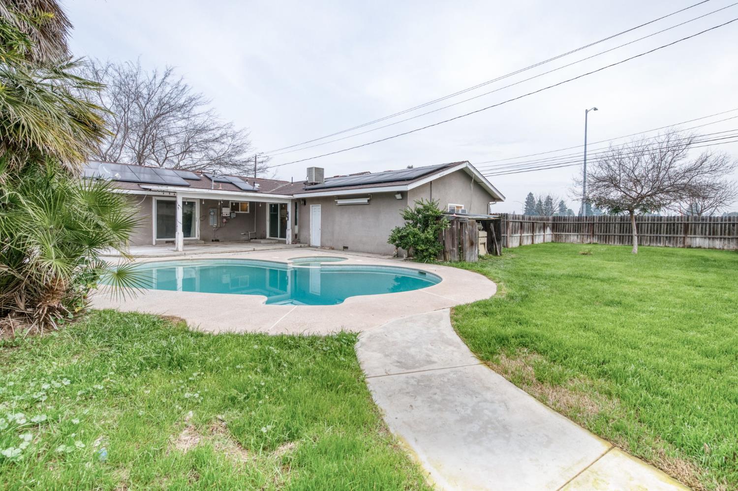 1175 N Frankwood Ave, Reedley, CA 93654