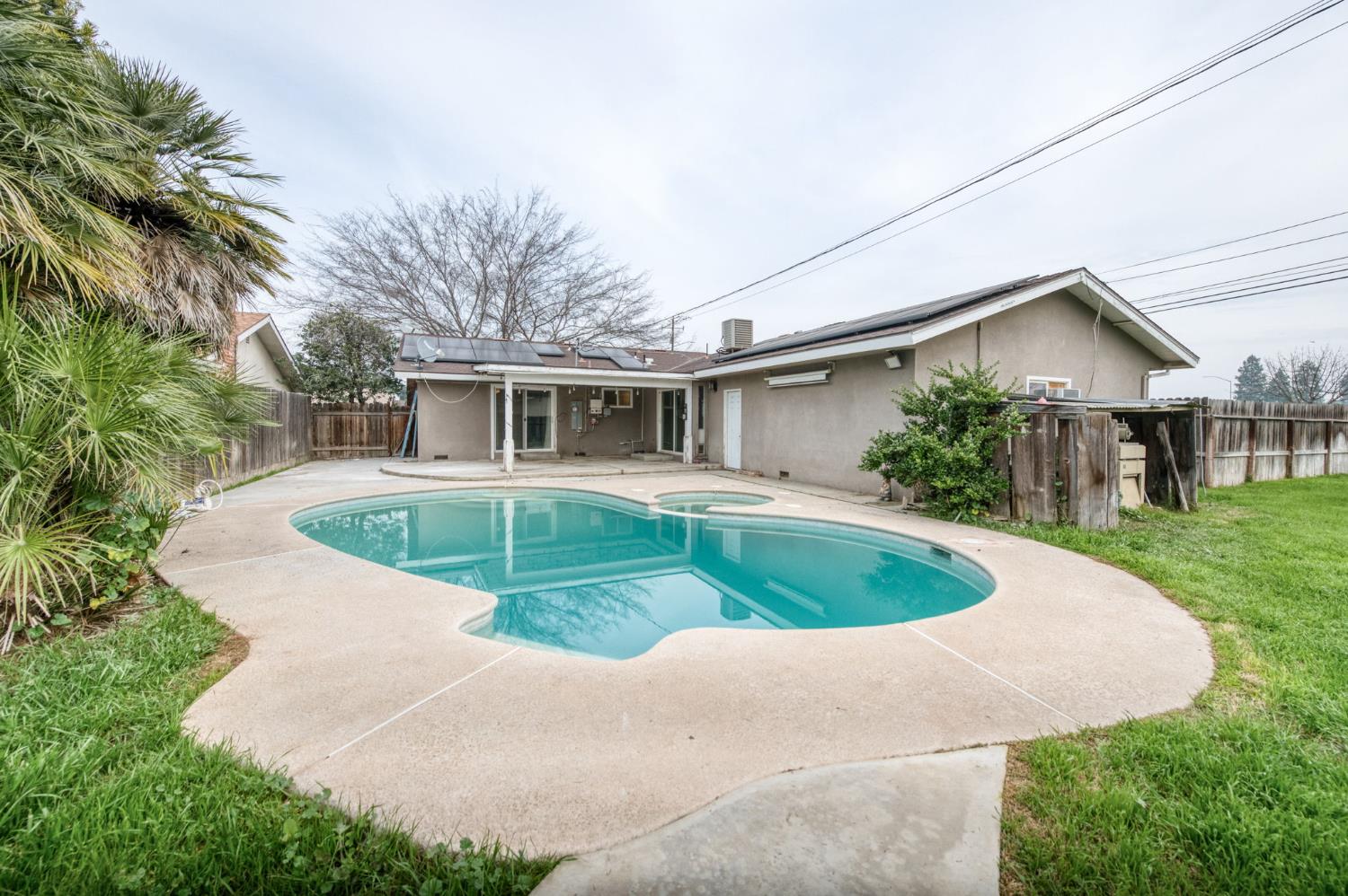 1175 N Frankwood Ave, Reedley, CA 93654