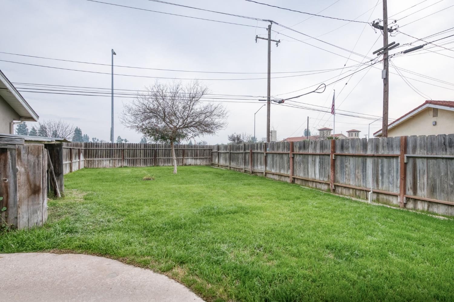 1175 N Frankwood Ave, Reedley, CA 93654