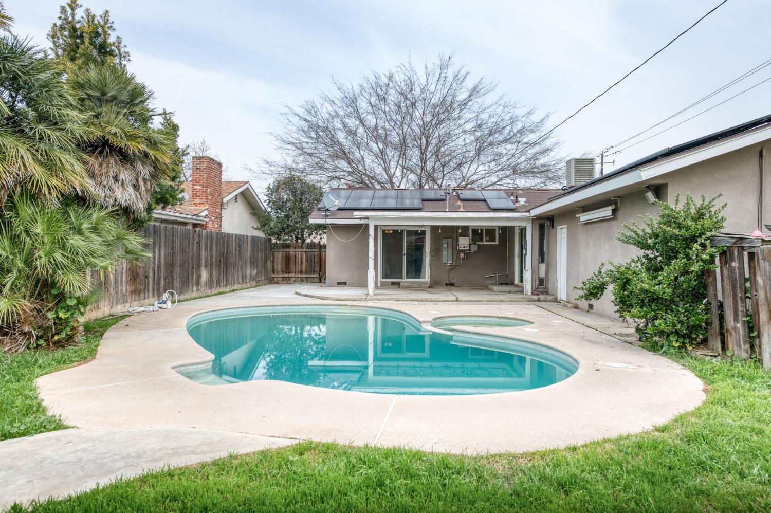 1175 N Frankwood Ave, Reedley, CA 93654