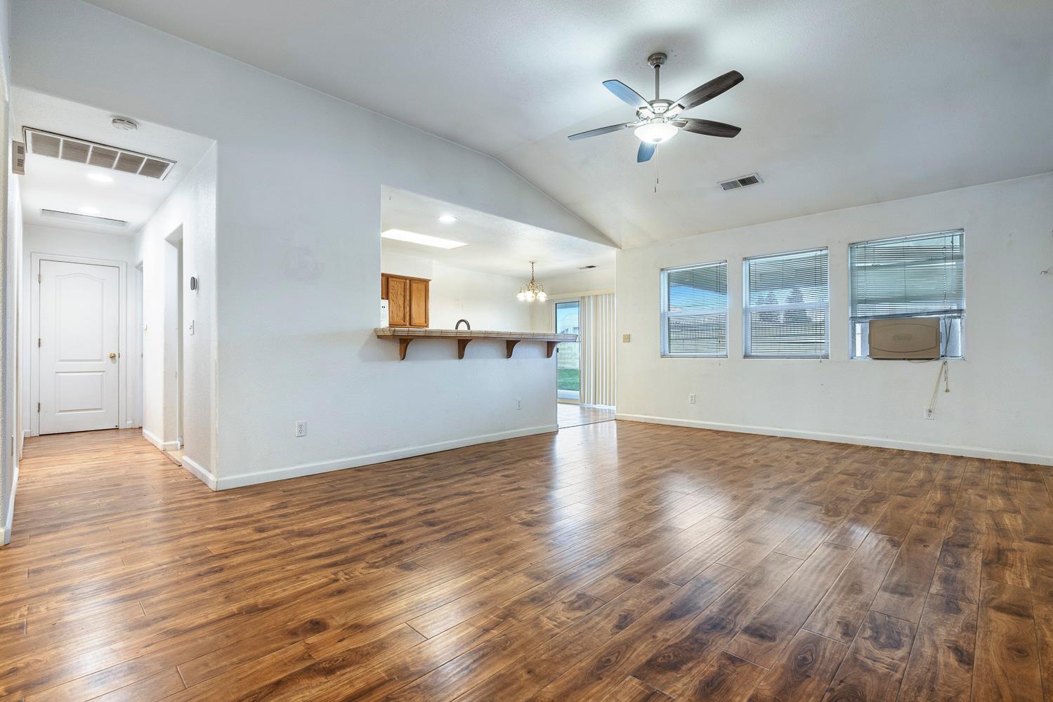 4360 W Vassar Ave, Fresno, CA 93722