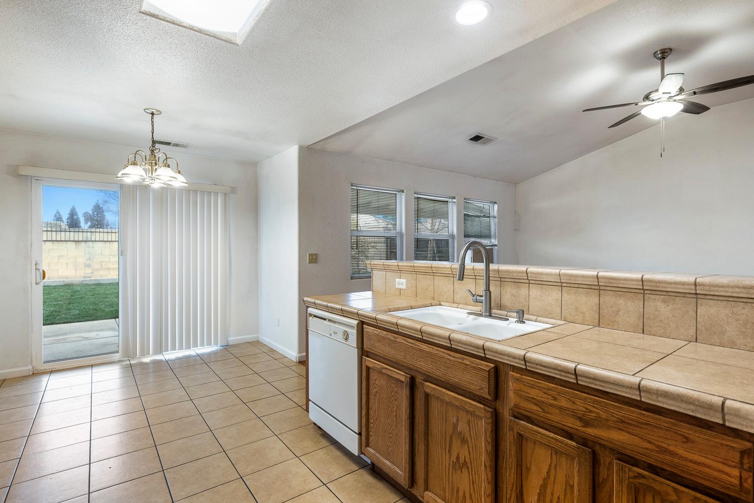 4360 W Vassar Ave, Fresno, CA 93722