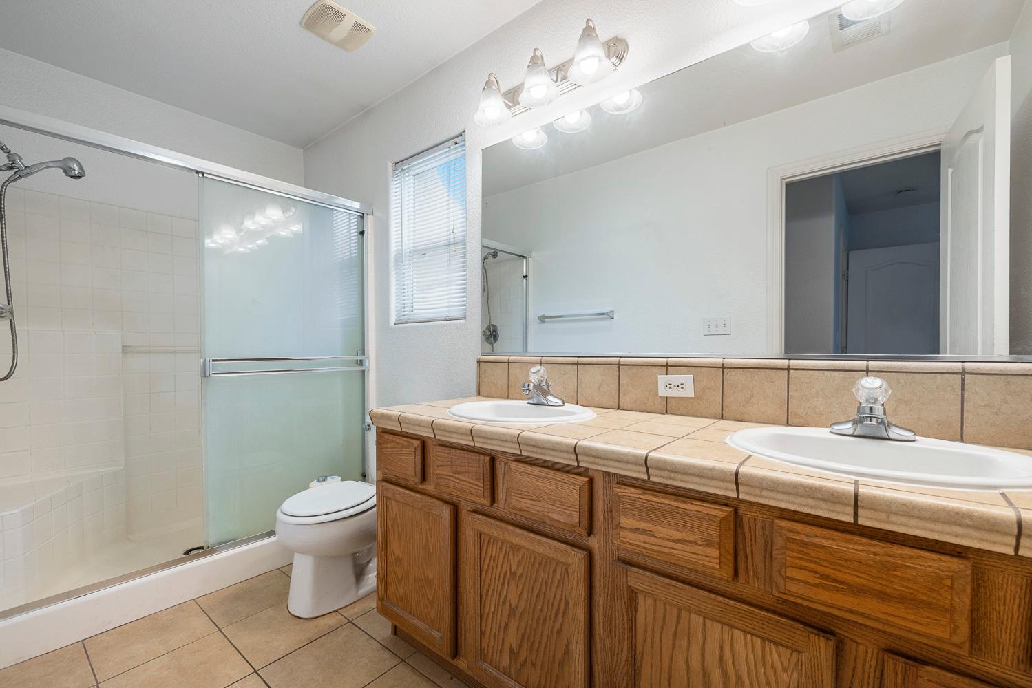 4360 W Vassar Ave, Fresno, CA 93722