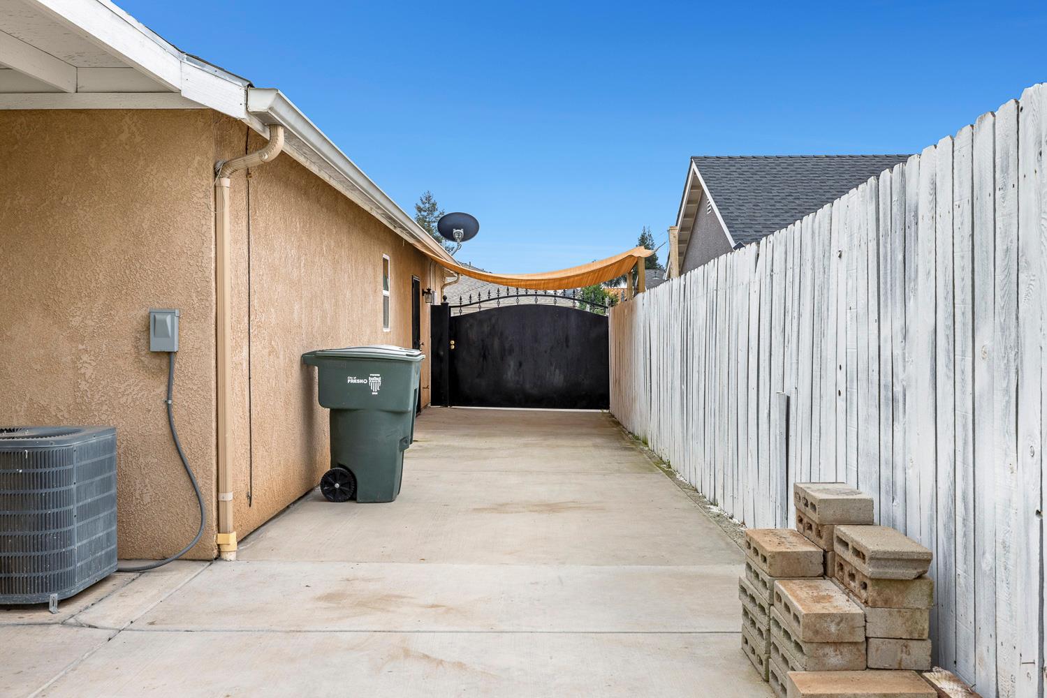 4360 W Vassar Ave, Fresno, CA 93722