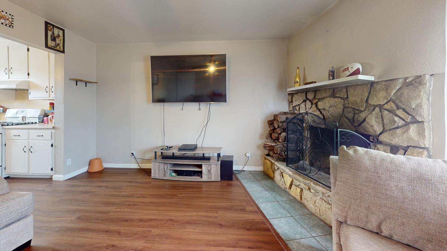 1526 8Th St, Firebaugh, CA 93622