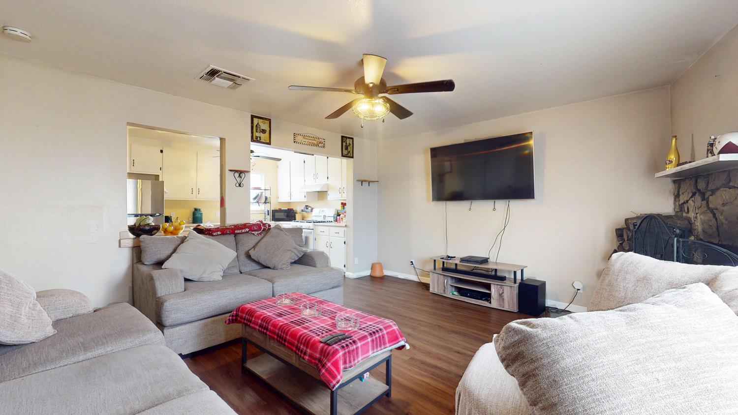 1526 8Th St, Firebaugh, CA 93622