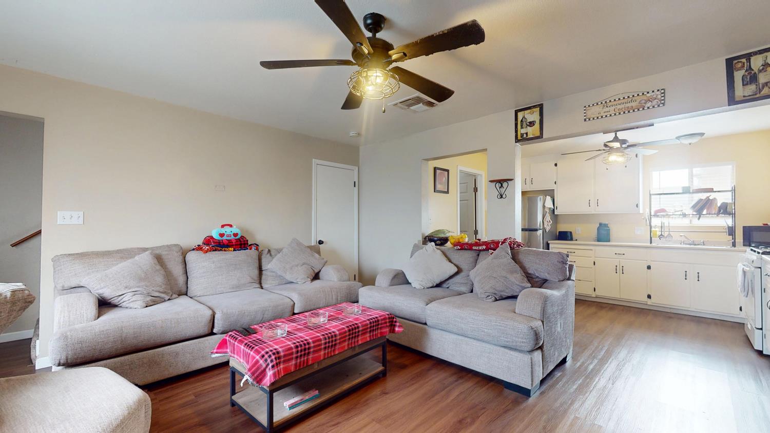 1526 8Th St, Firebaugh, CA 93622