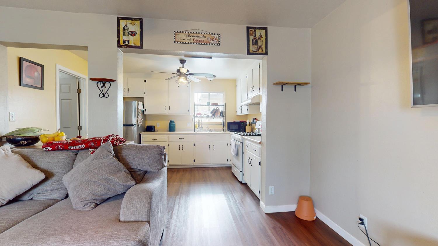 1526 8Th St, Firebaugh, CA 93622