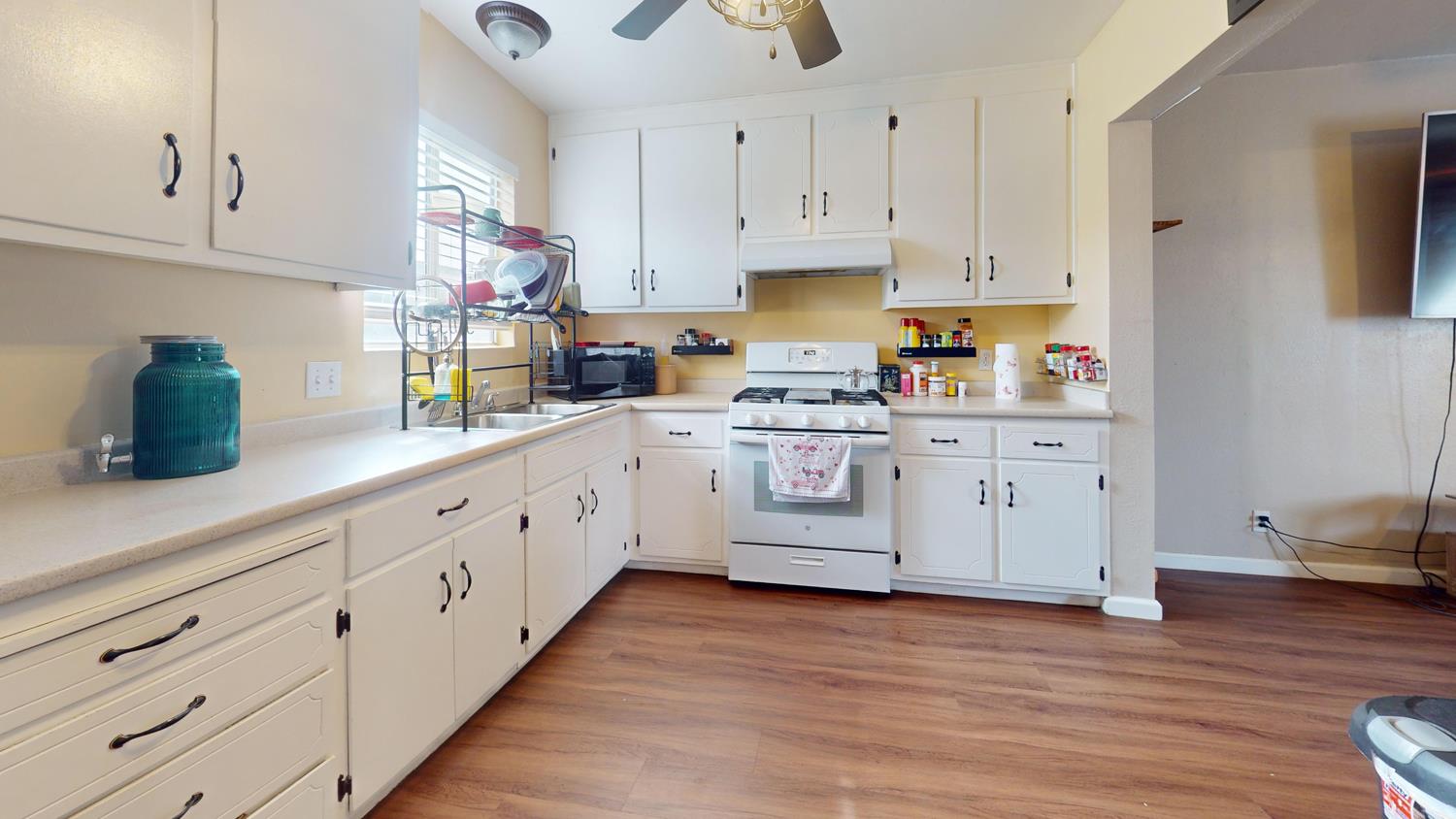 1526 8Th St, Firebaugh, CA 93622