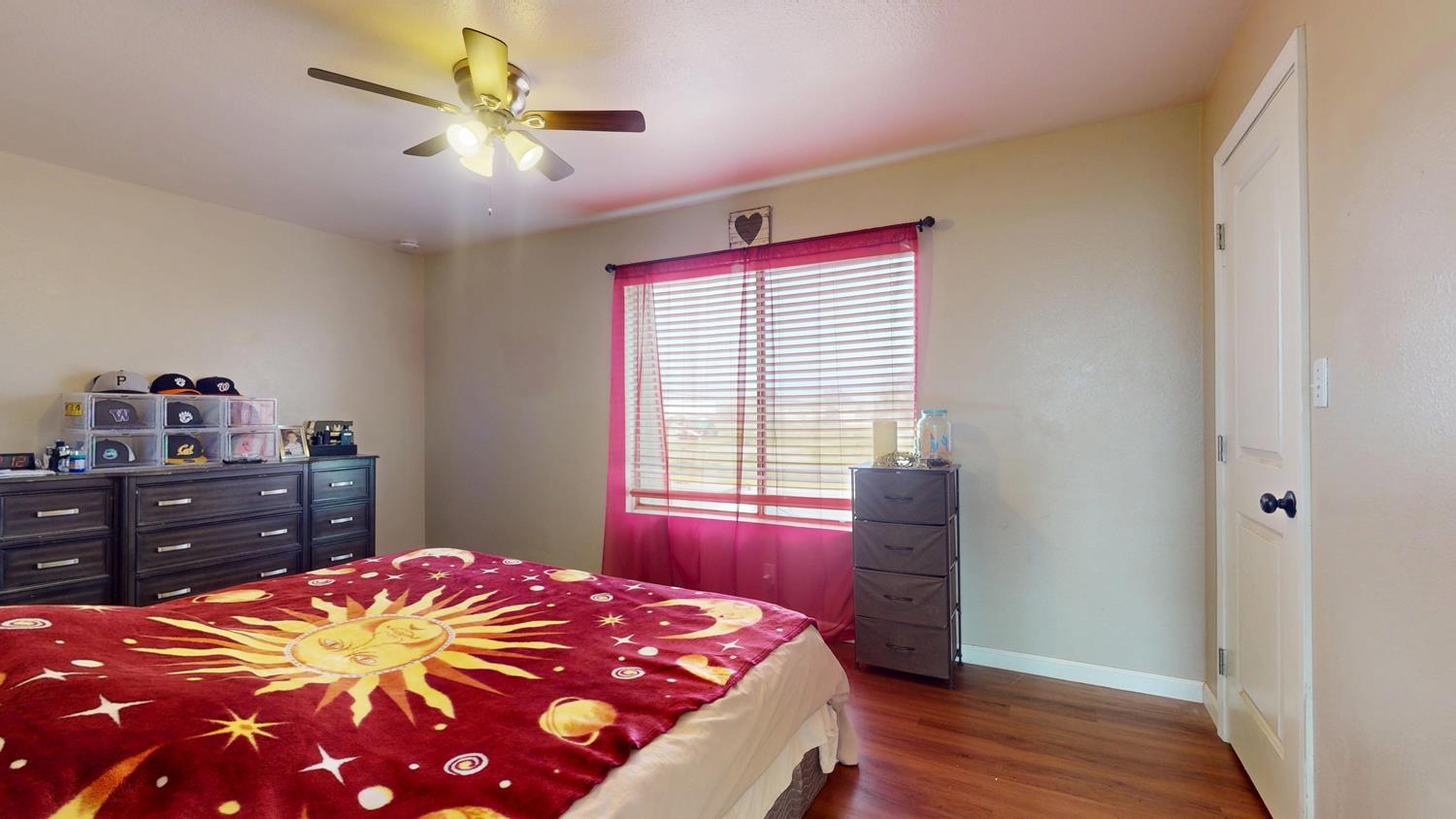 1526 8Th St, Firebaugh, CA 93622