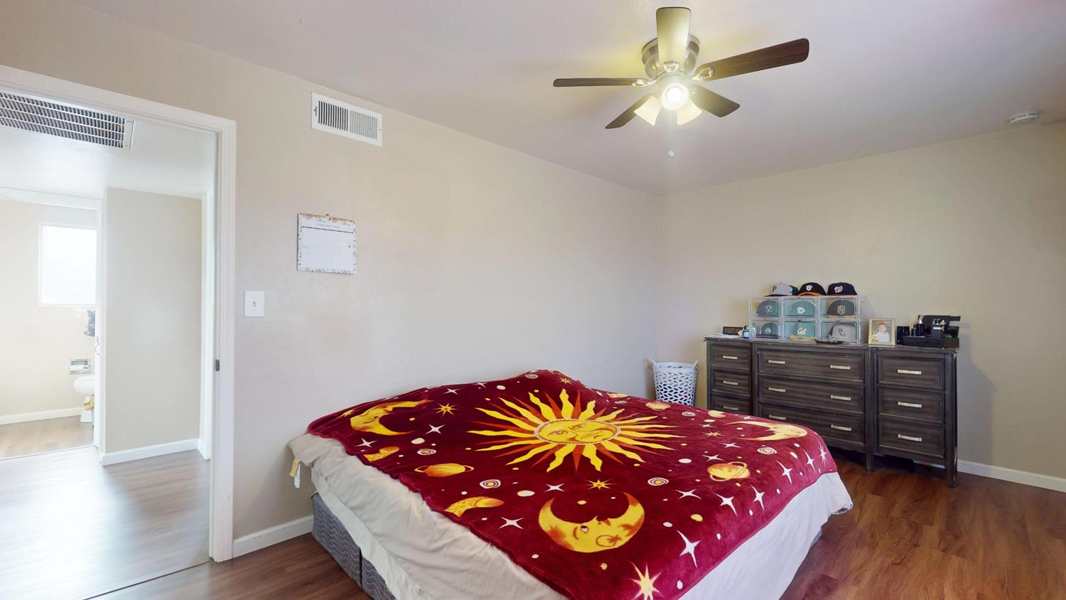 1526 8Th St, Firebaugh, CA 93622