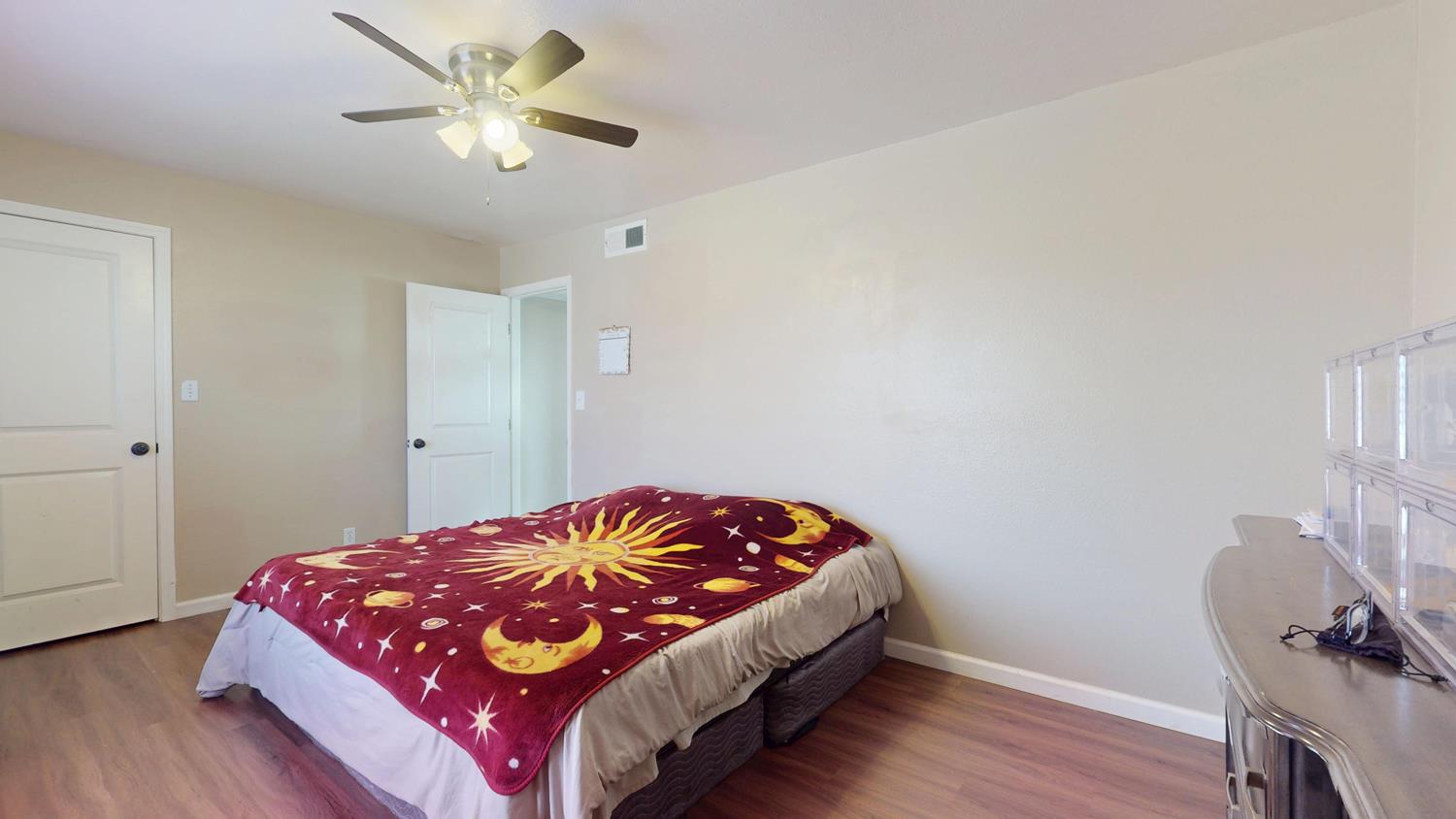 1526 8Th St, Firebaugh, CA 93622