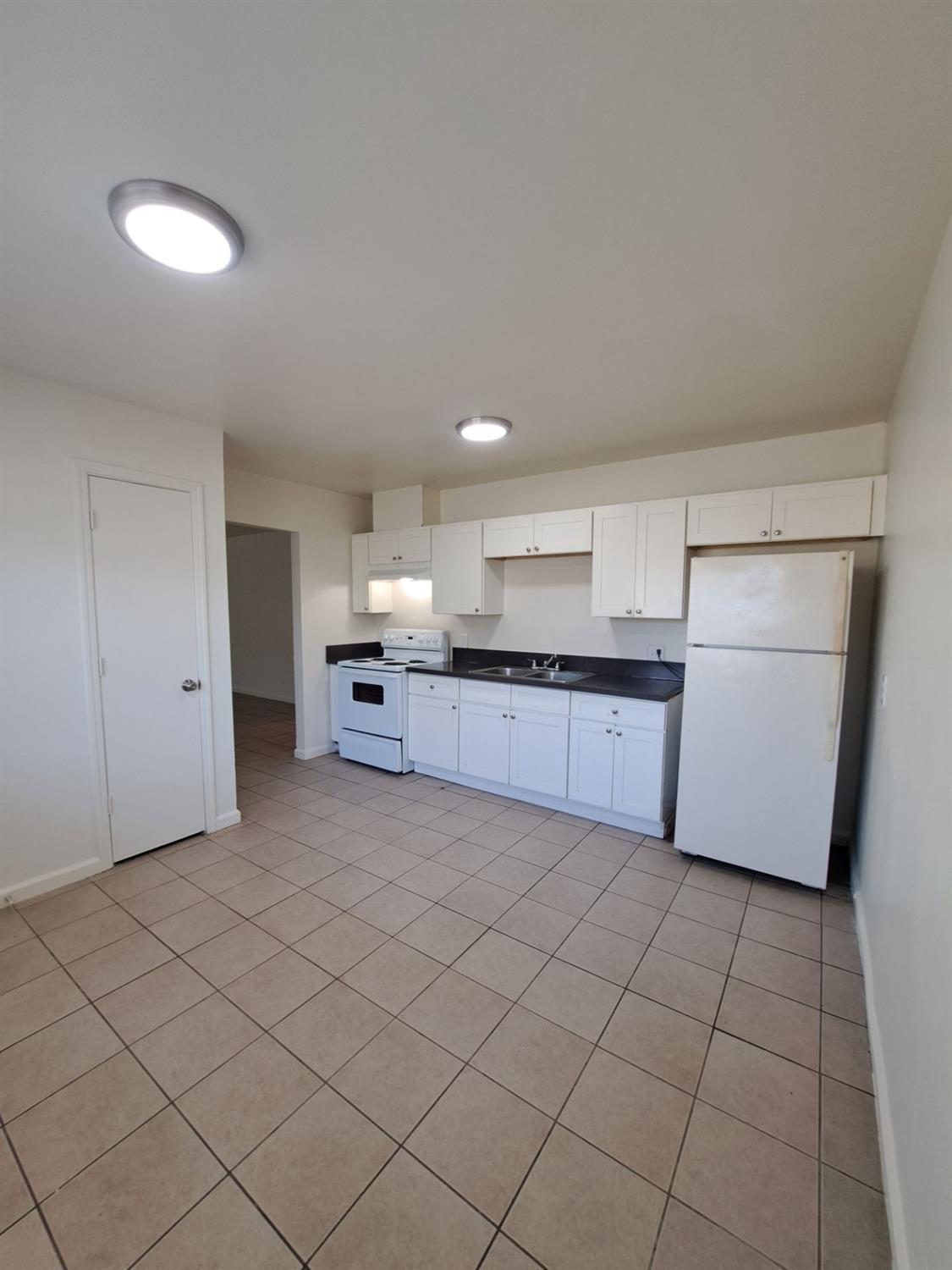 382 N Glenn Ave #A-E, Fresno, CA 93701