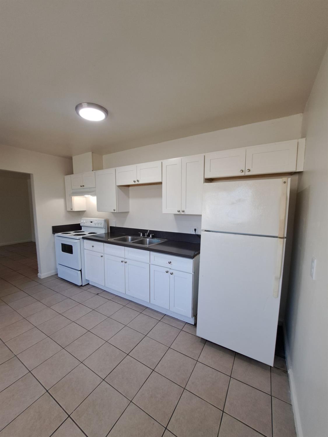 382 N Glenn Ave #A-E, Fresno, CA 93701