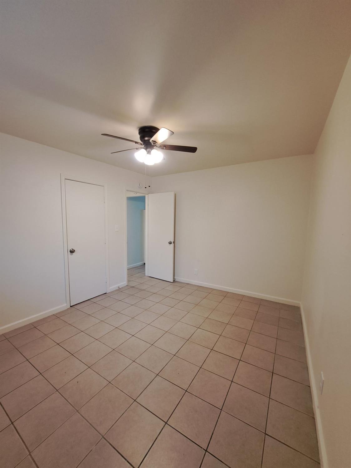 382 N Glenn Ave #A-E, Fresno, CA 93701