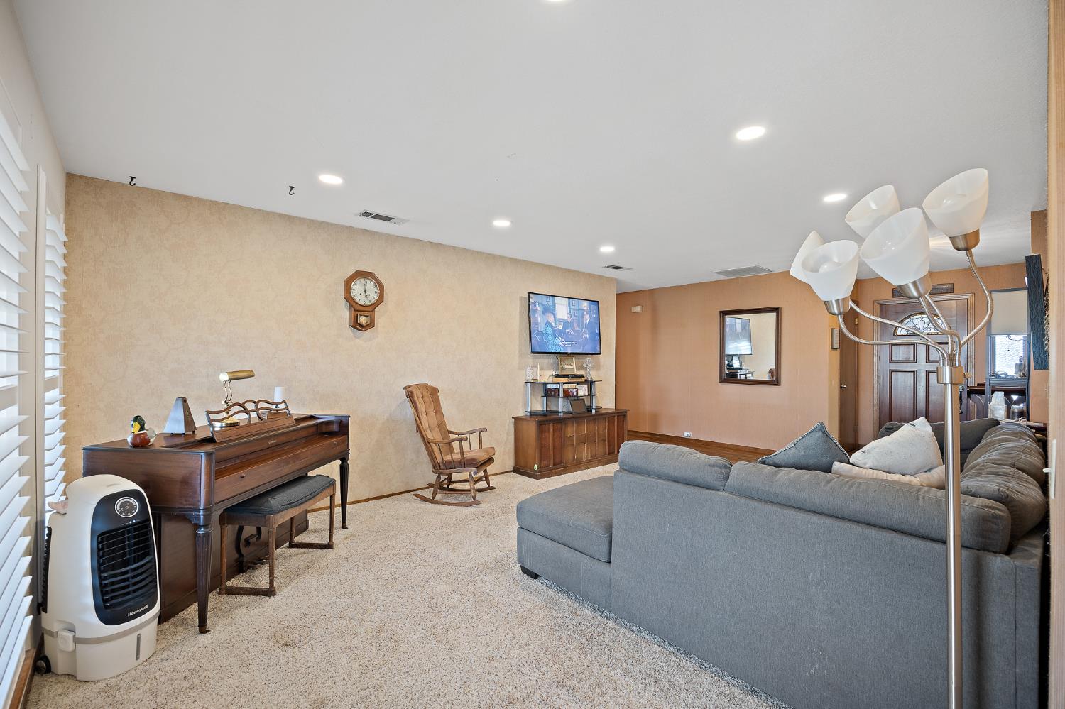 230 W Ash, Hanford, CA 93230