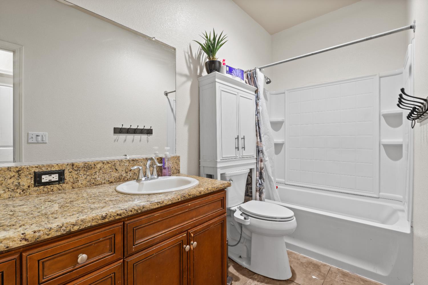 7287 W San Bruno Ave, Fresno, CA 93723