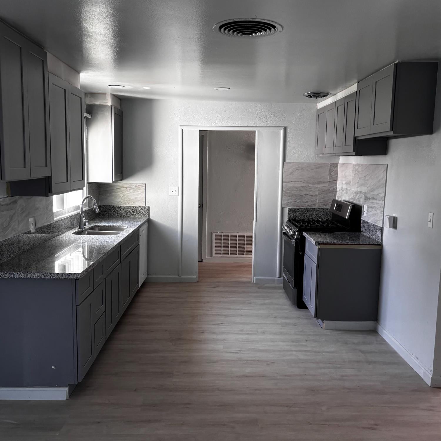 1353 N Adler Ave, Fresno, CA 93727