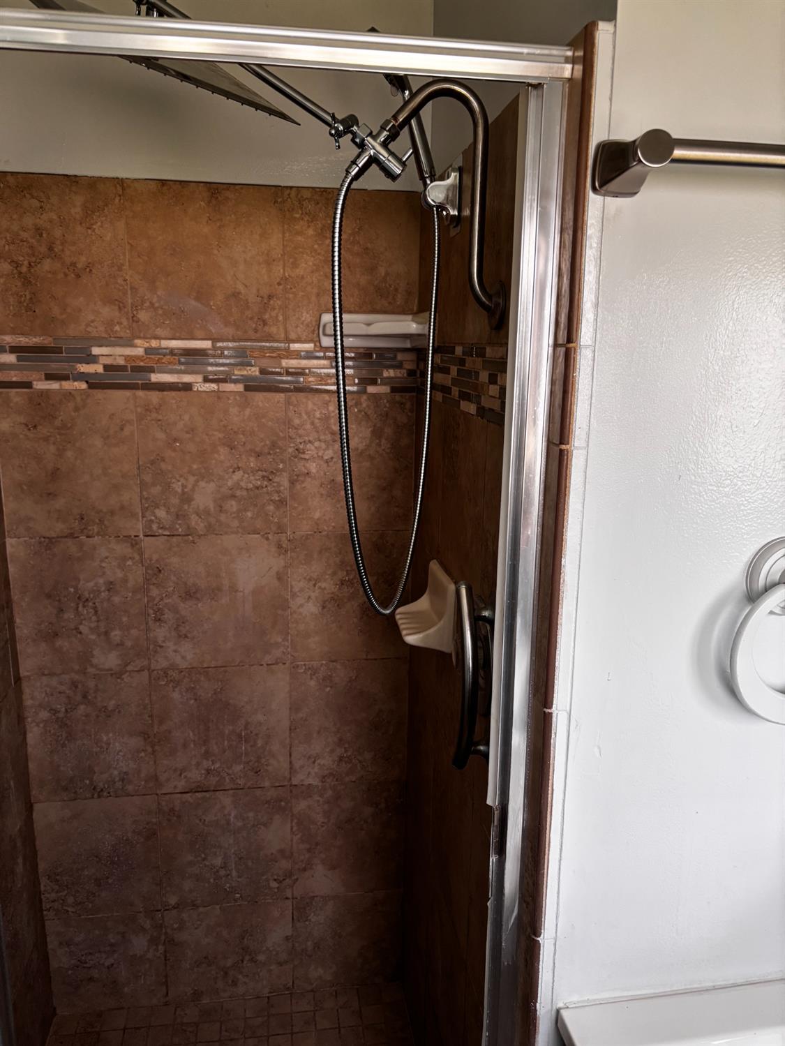 1353 N Adler Ave, Fresno, CA 93727