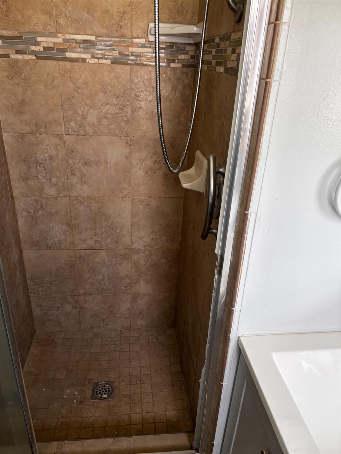 1353 N Adler Ave, Fresno, CA 93727