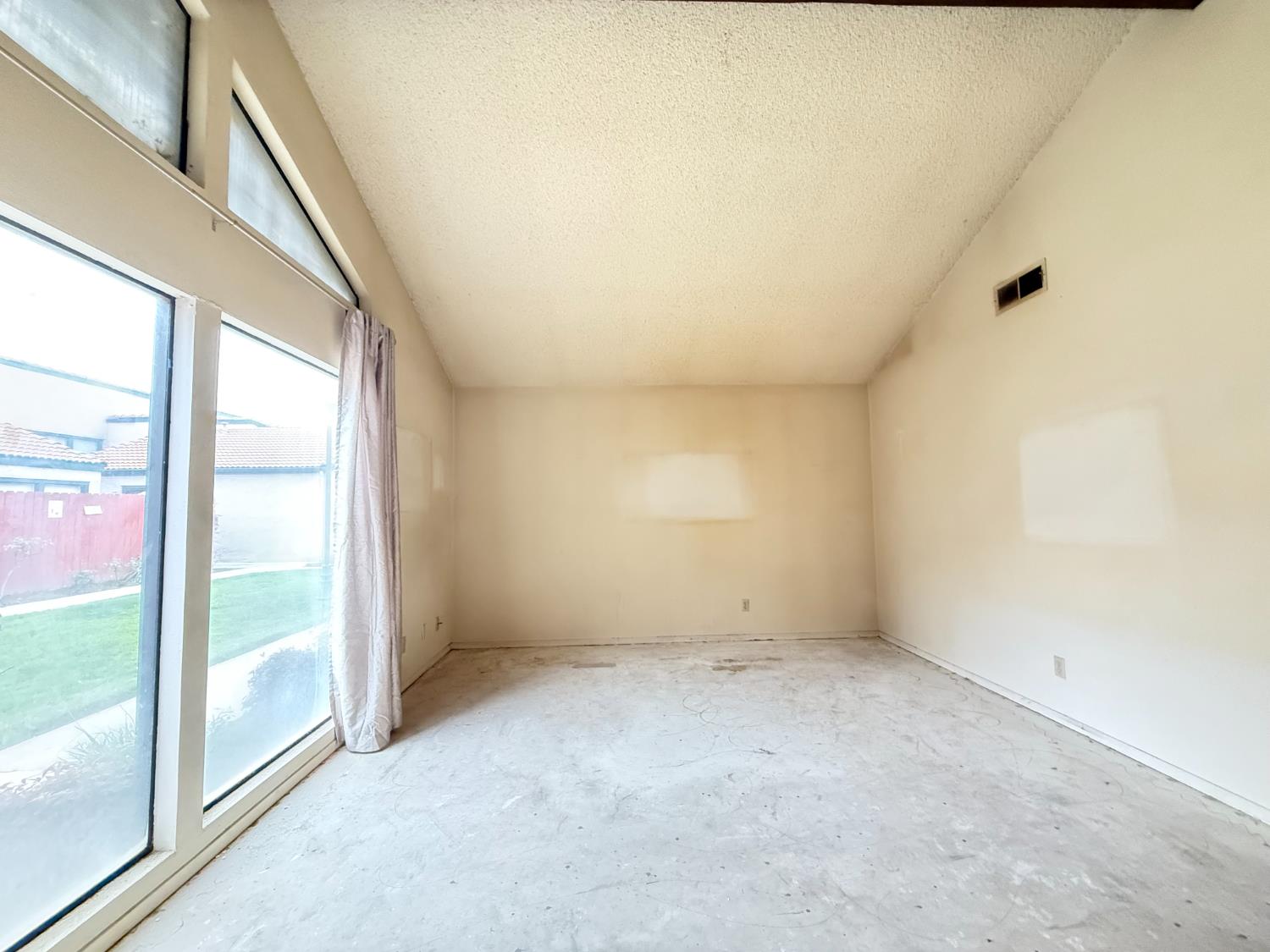 5965 E Shields Ave #144, Fresno, CA 93727