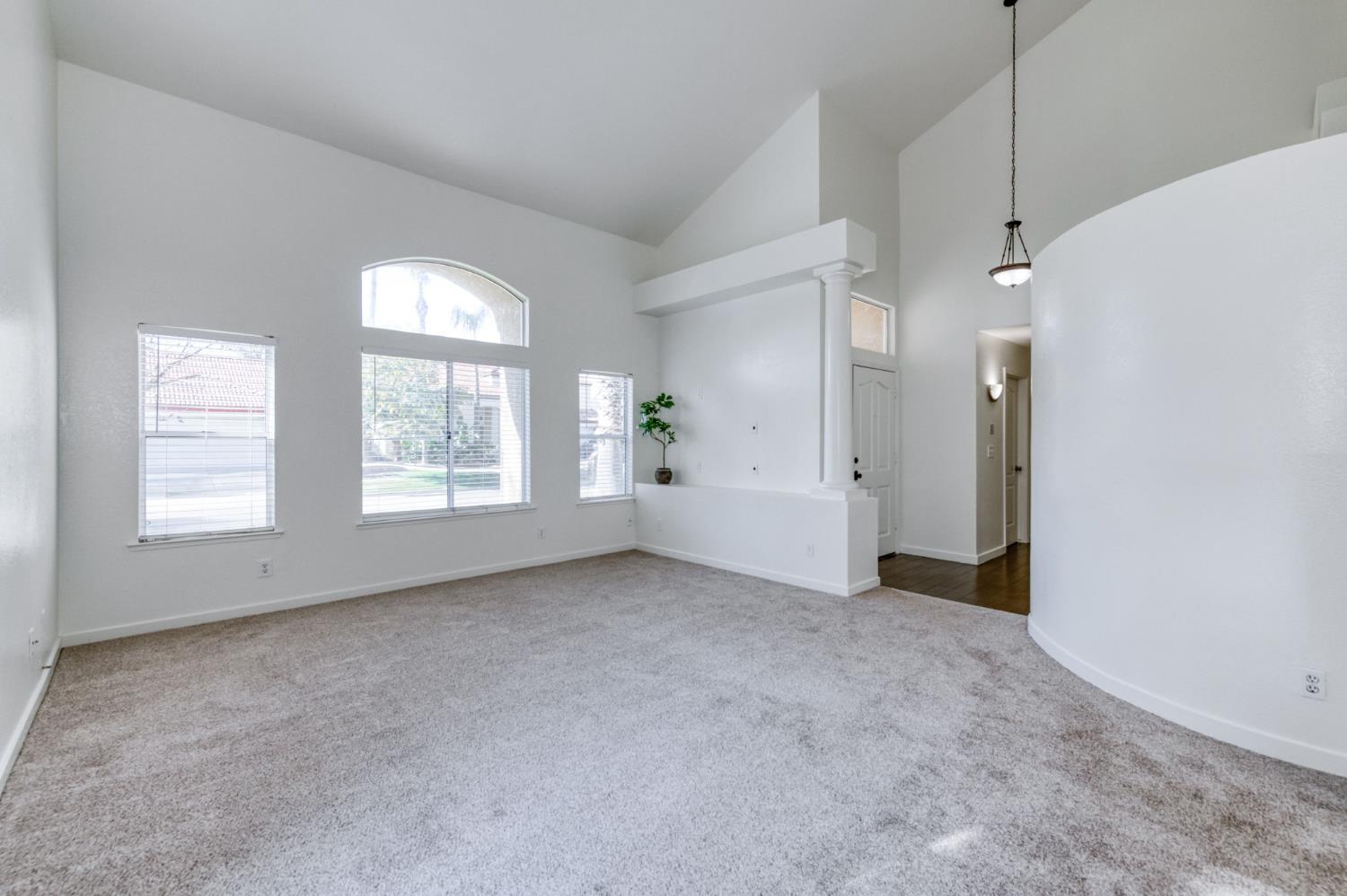 10352 N Doheny Dr, Fresno, CA 93730