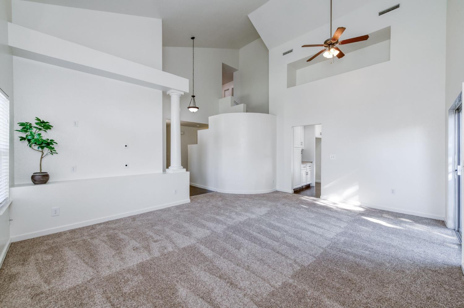 10352 N Doheny Dr, Fresno, CA 93730