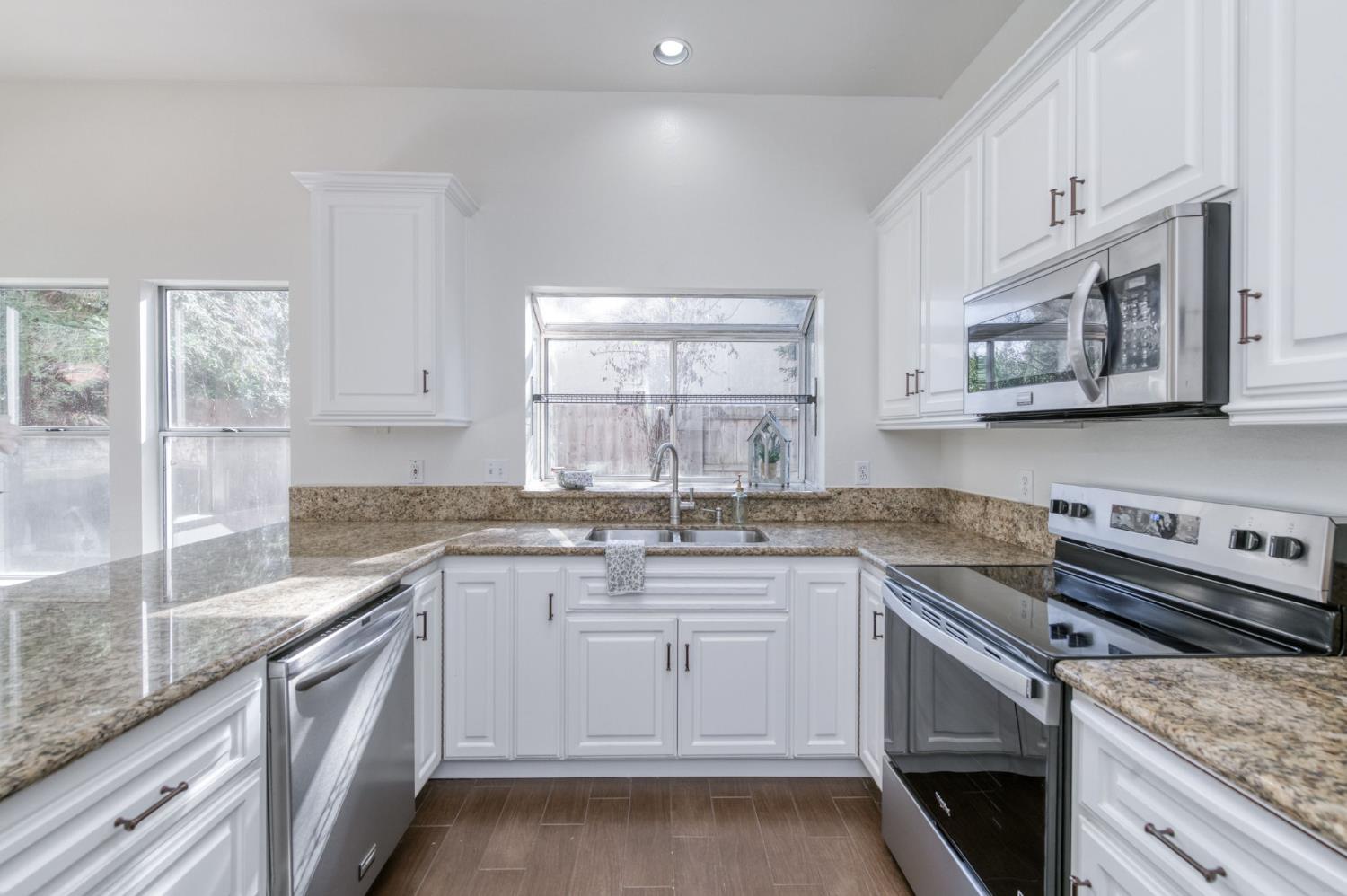 10352 N Doheny Dr, Fresno, CA 93730