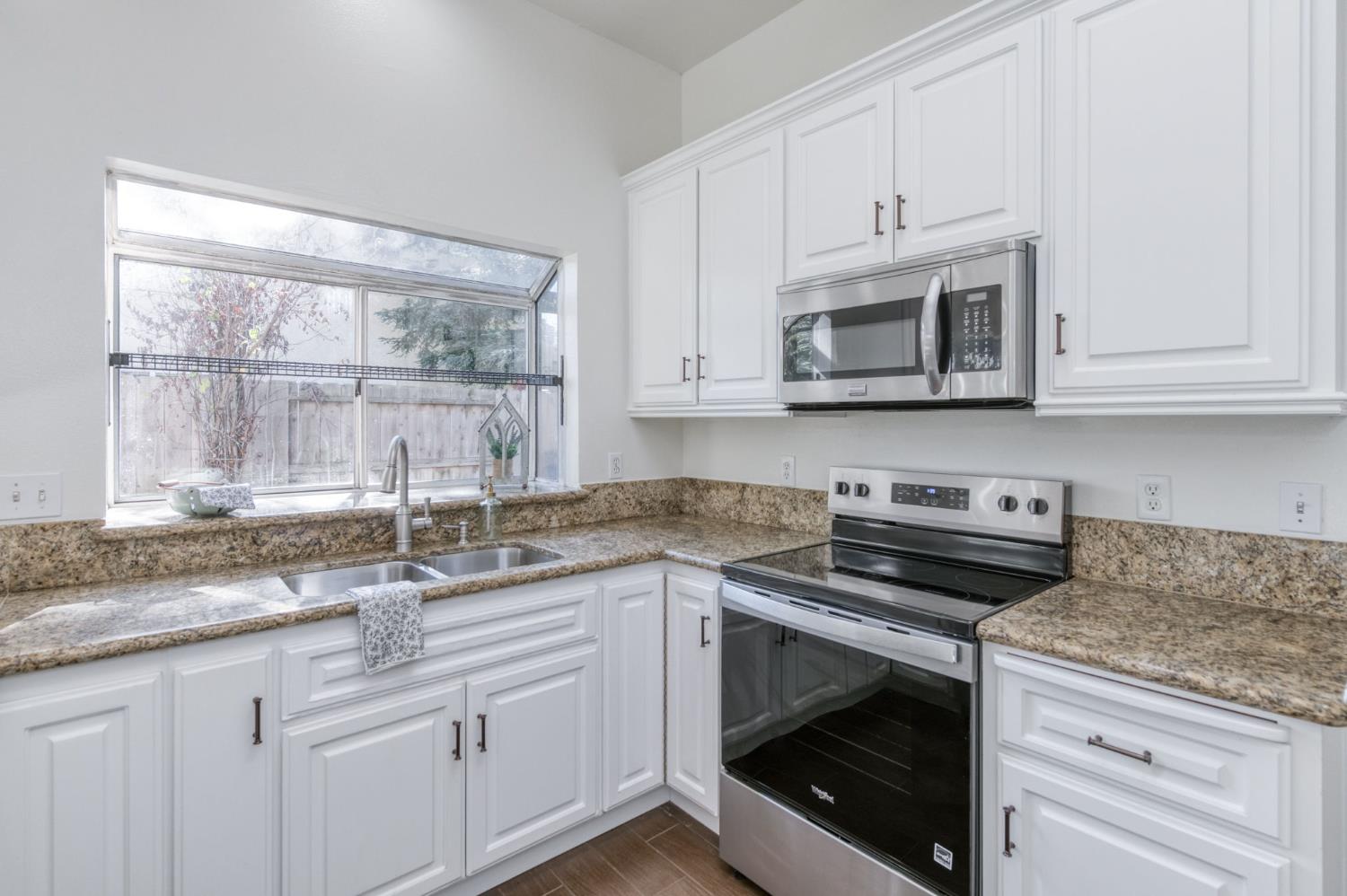 10352 N Doheny Dr, Fresno, CA 93730