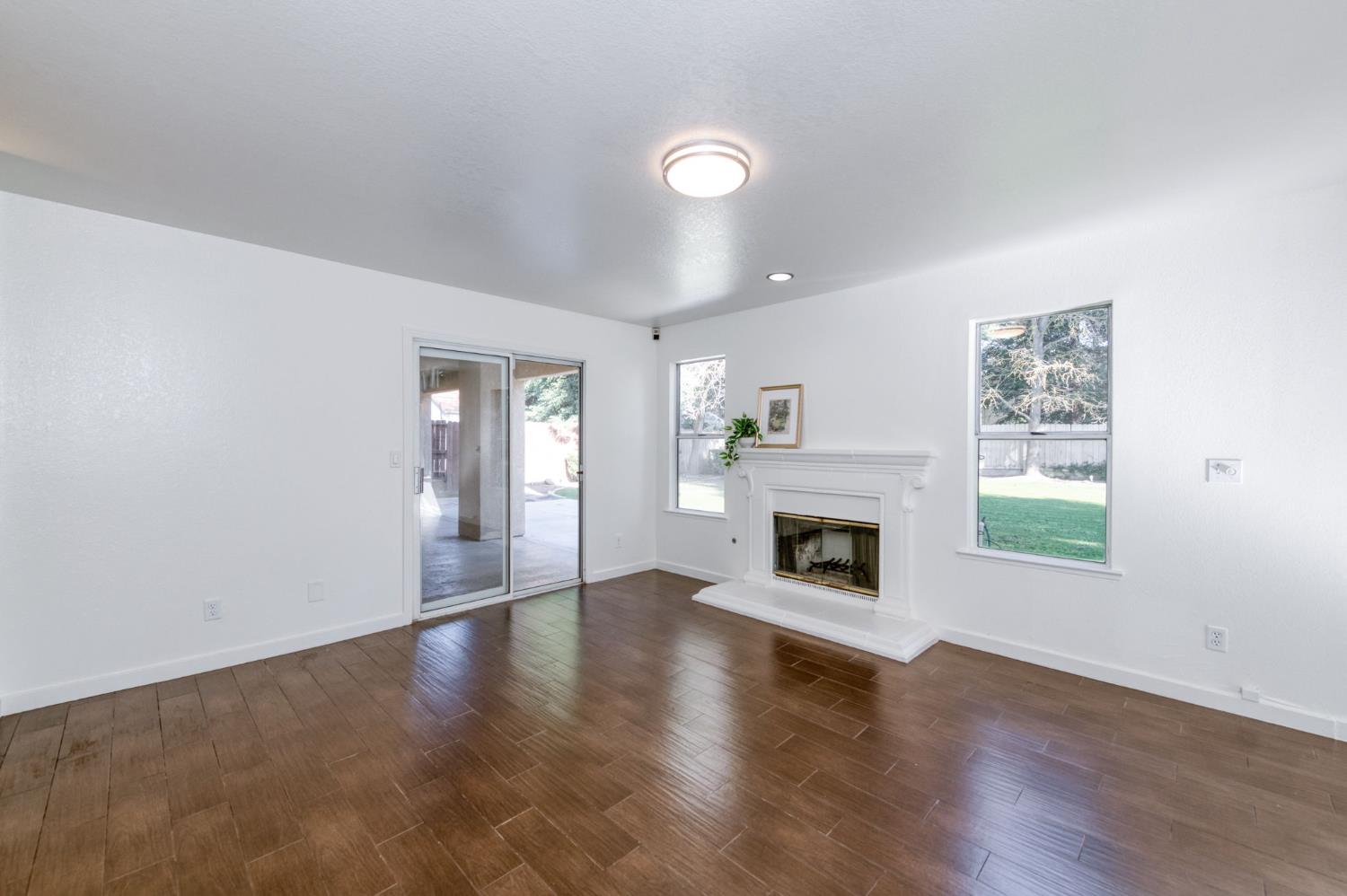 10352 N Doheny Dr, Fresno, CA 93730