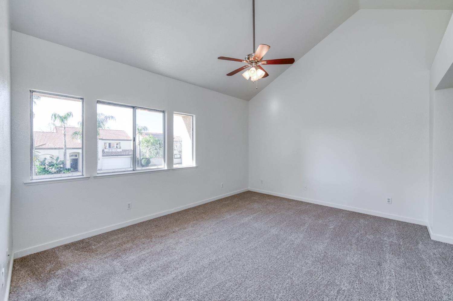 10352 N Doheny Dr, Fresno, CA 93730