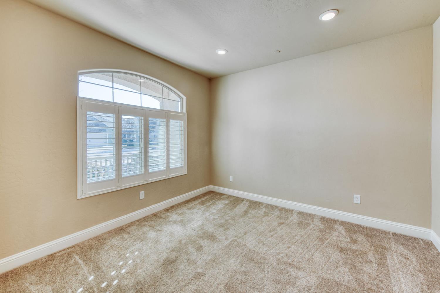 3341 N Pearwood Ave, Fresno, CA 93727