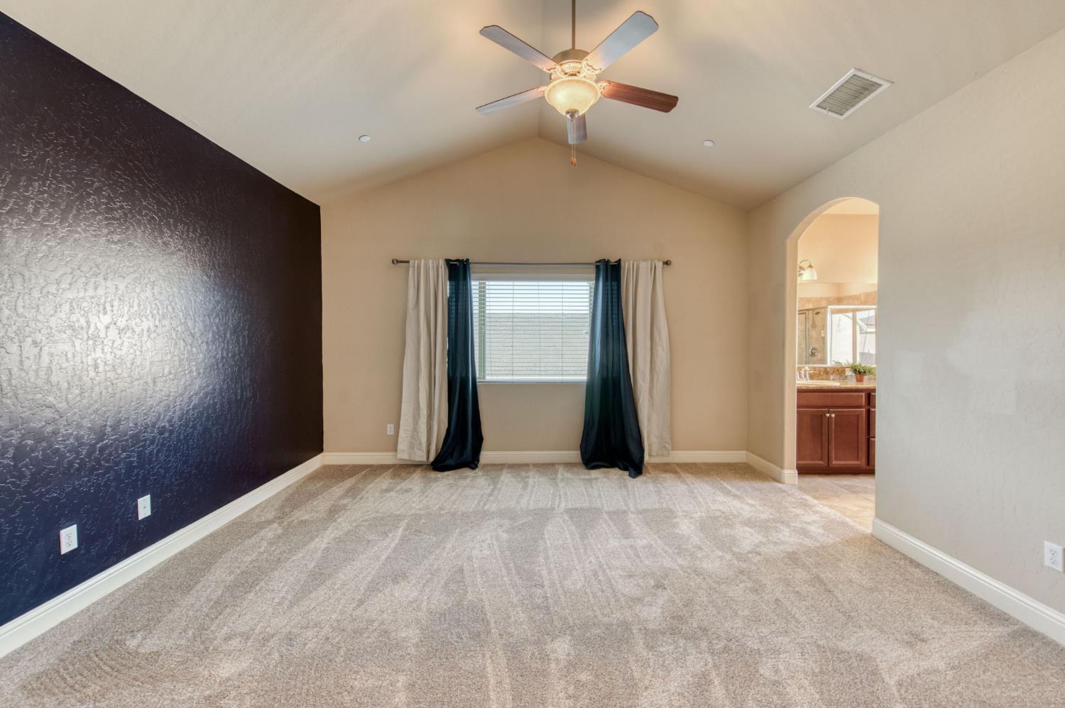 3341 N Pearwood Ave, Fresno, CA 93727