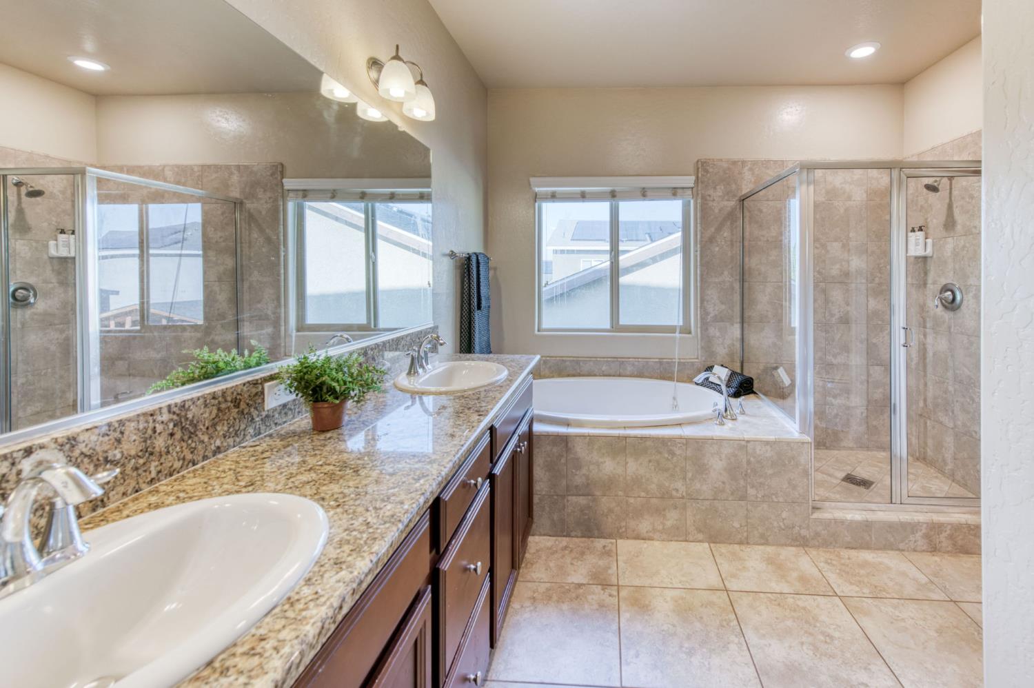 3341 N Pearwood Ave, Fresno, CA 93727