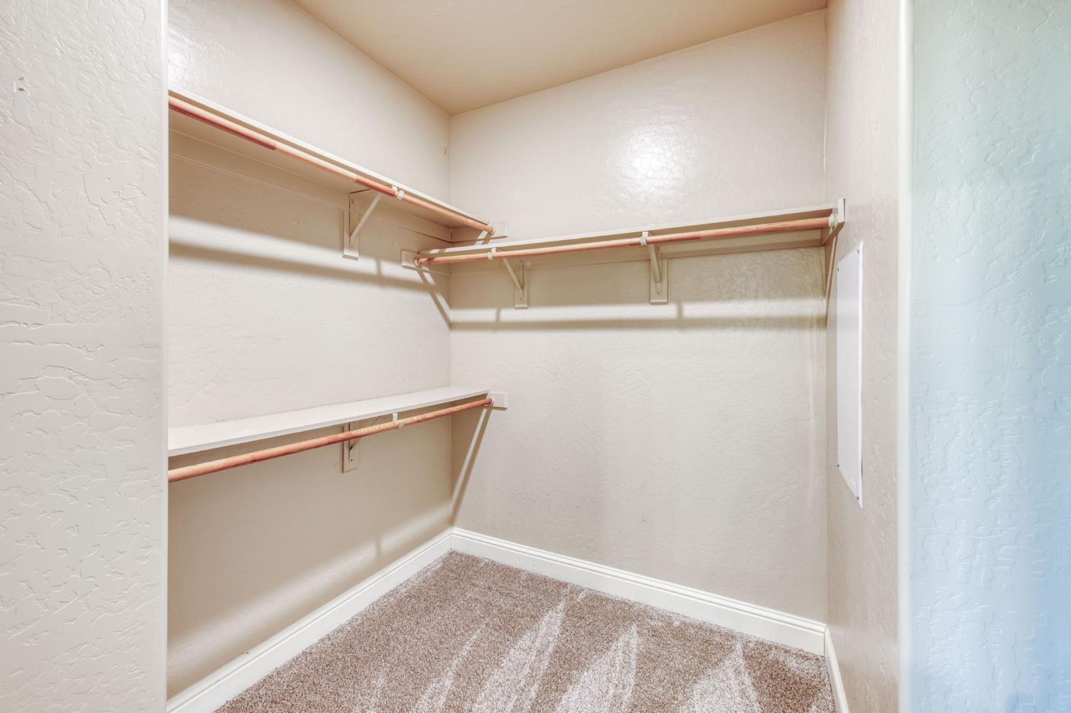 3341 N Pearwood Ave, Fresno, CA 93727