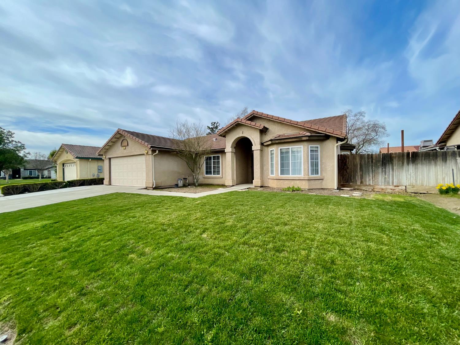 443 S Park Ave, Kerman, CA 93630