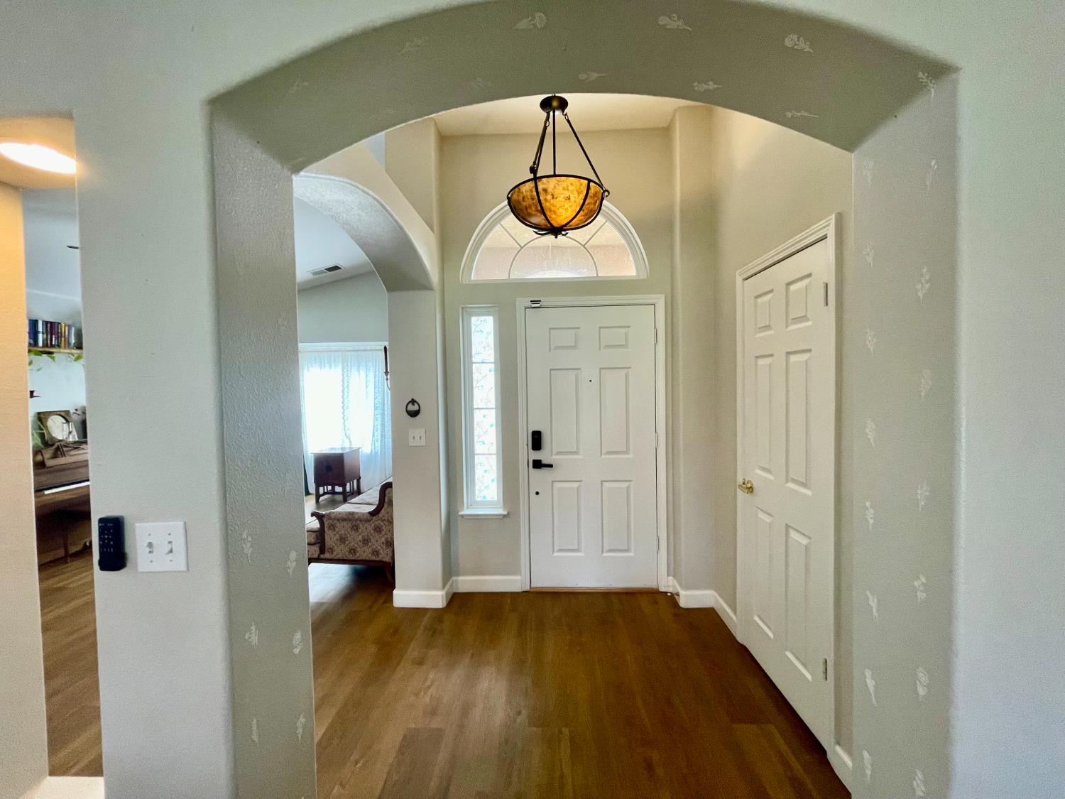 443 S Park Ave, Kerman, CA 93630