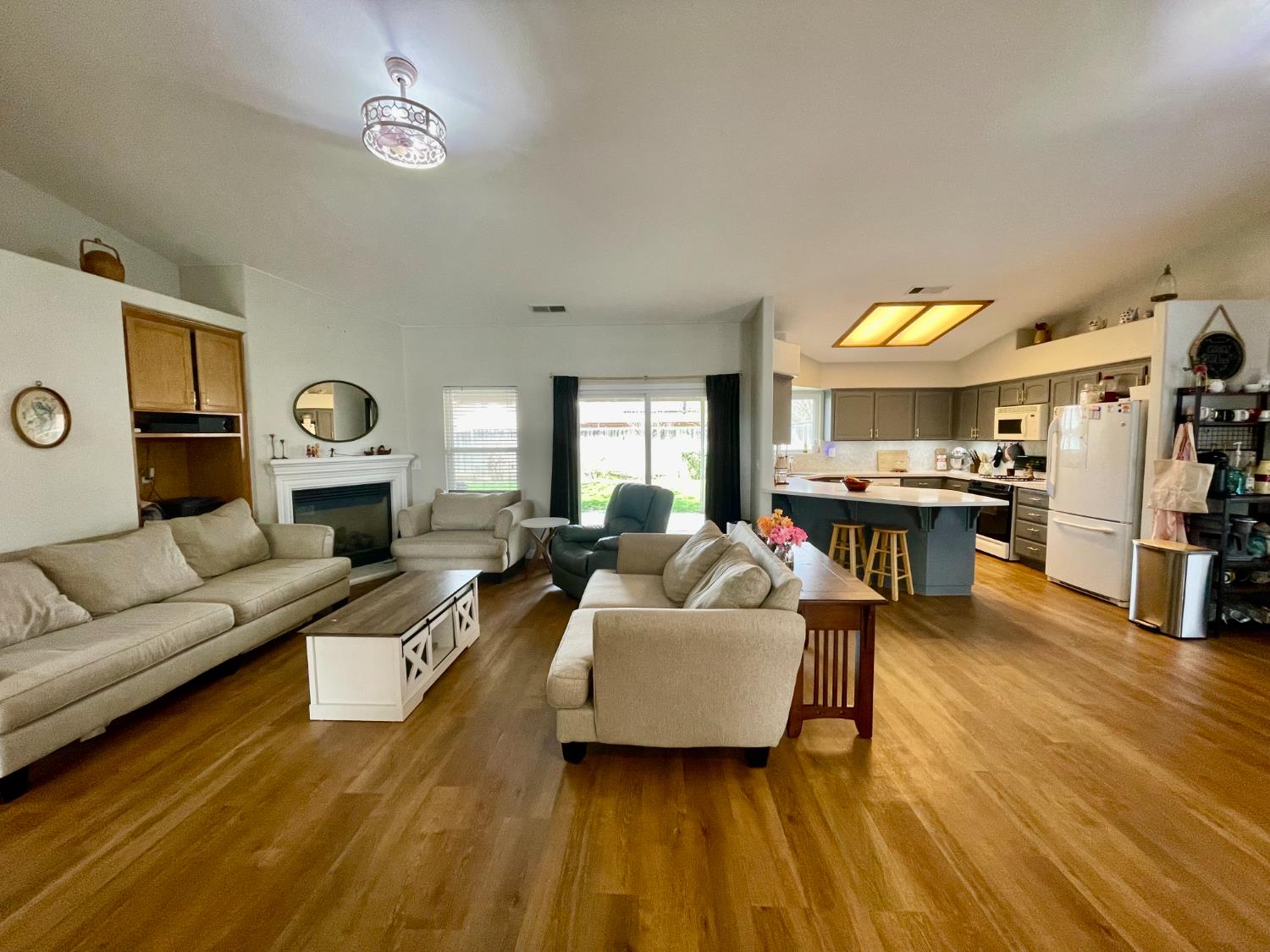 443 S Park Ave, Kerman, CA 93630