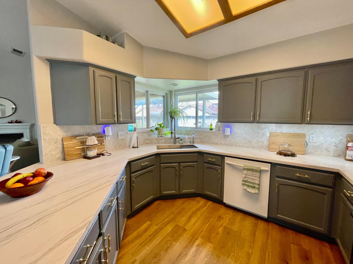 443 S Park Ave, Kerman, CA 93630