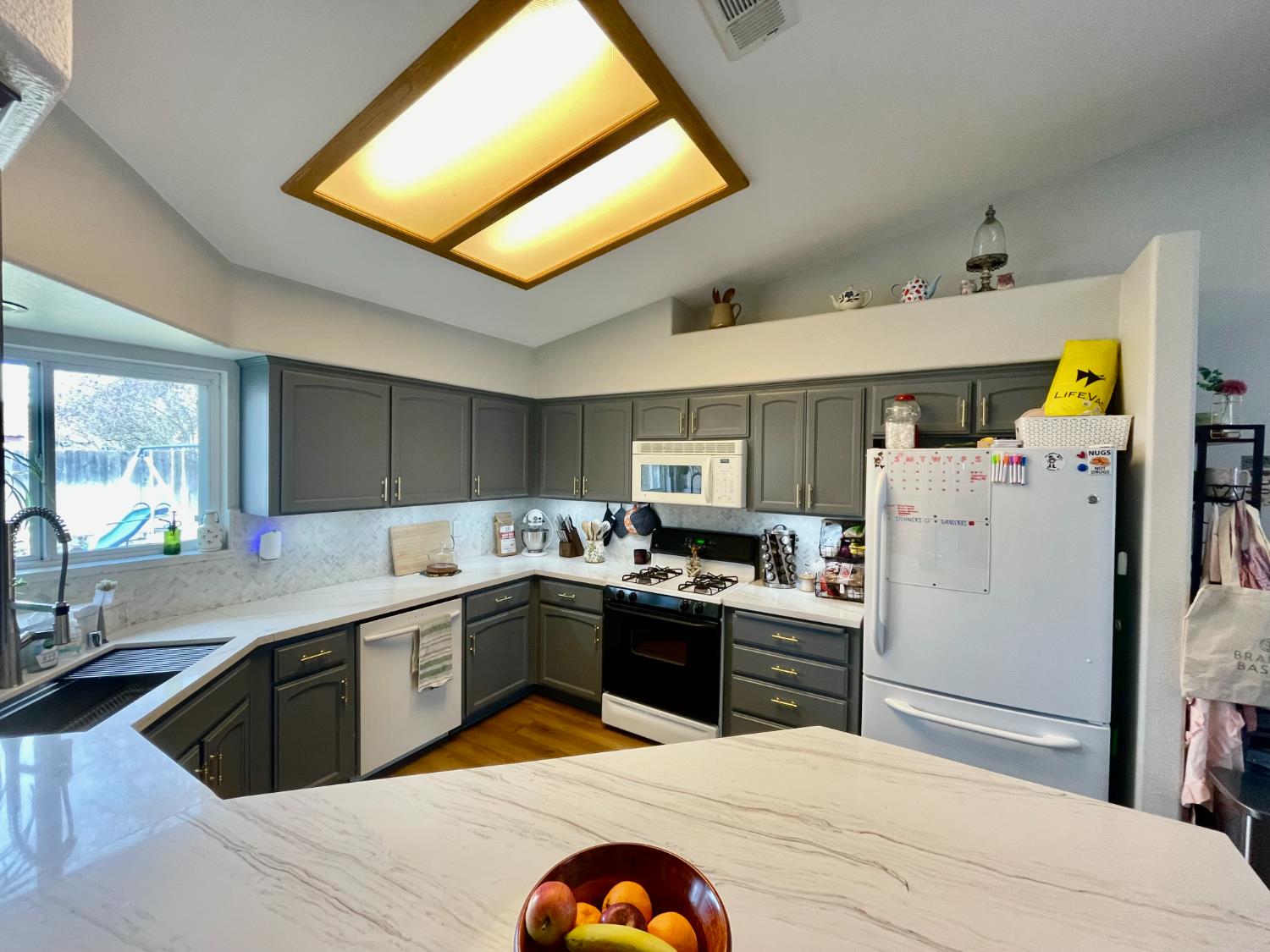 443 S Park Ave, Kerman, CA 93630