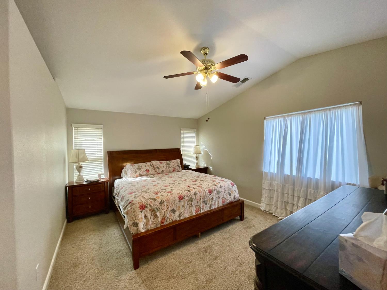 443 S Park Ave, Kerman, CA 93630