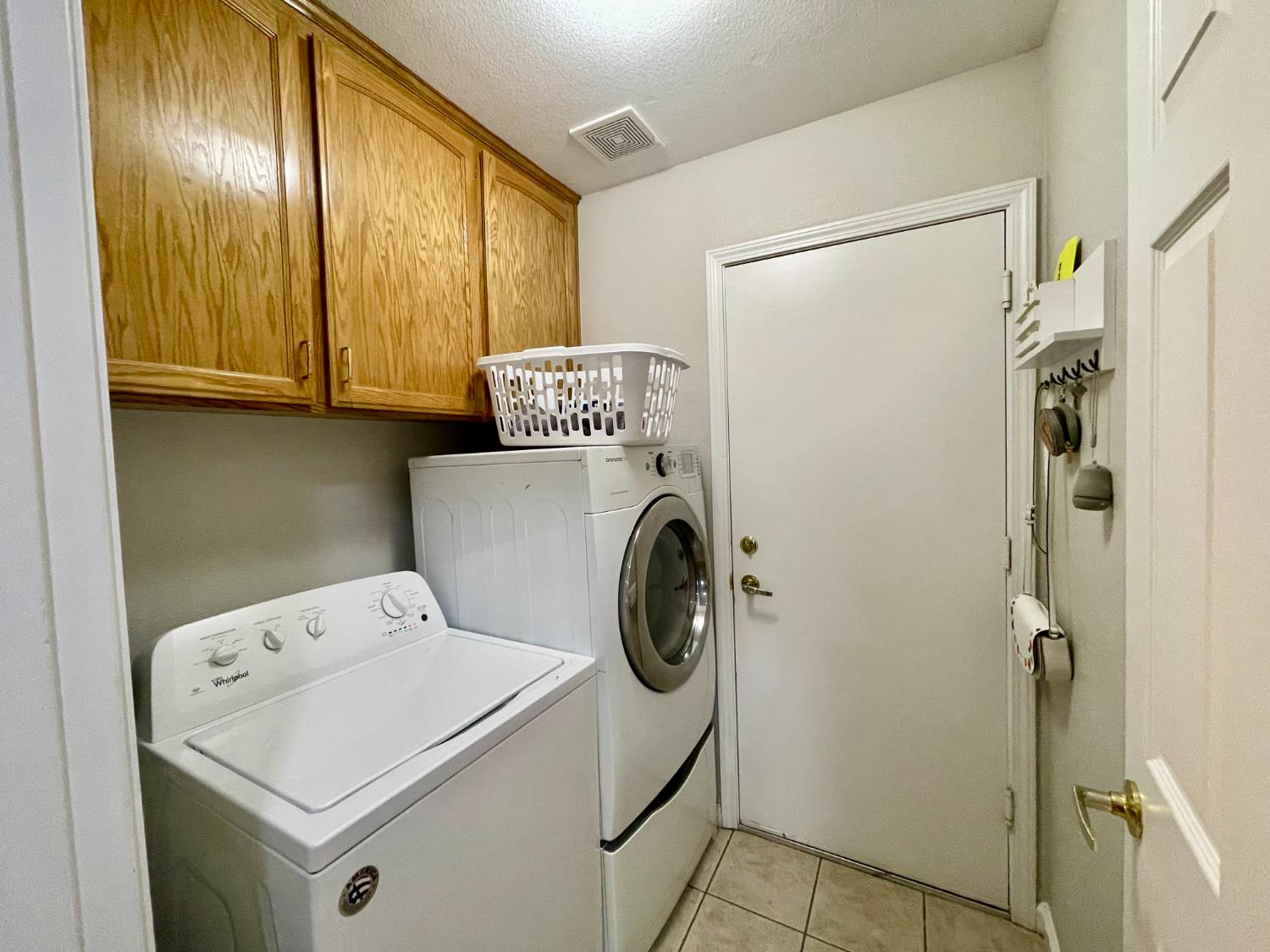 443 S Park Ave, Kerman, CA 93630