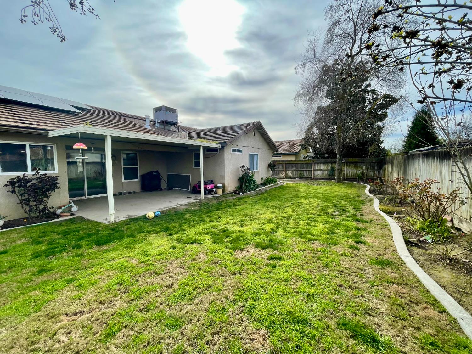 443 S Park Ave, Kerman, CA 93630