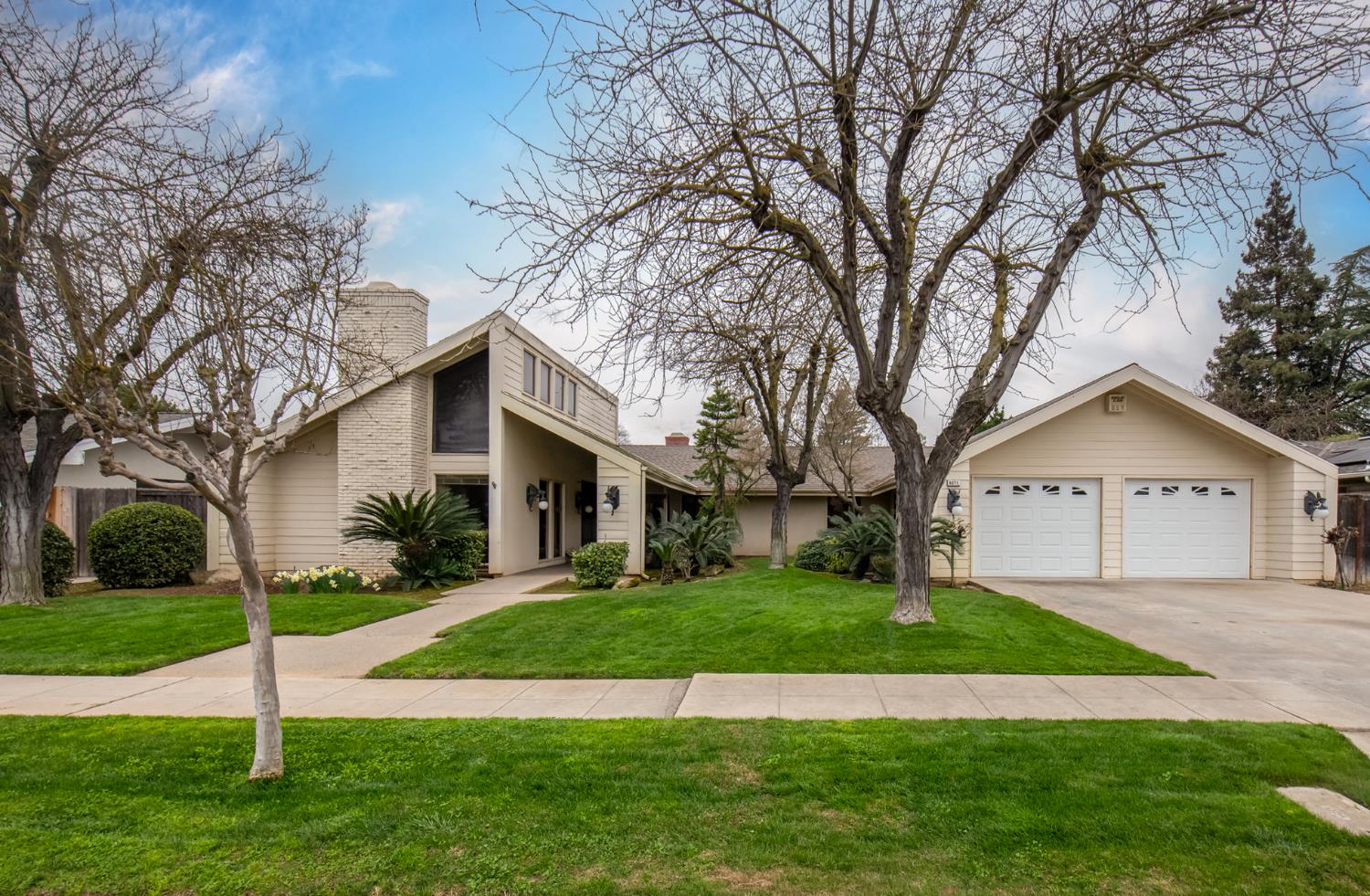 6271 N Prospect Ave, Fresno, CA 93711