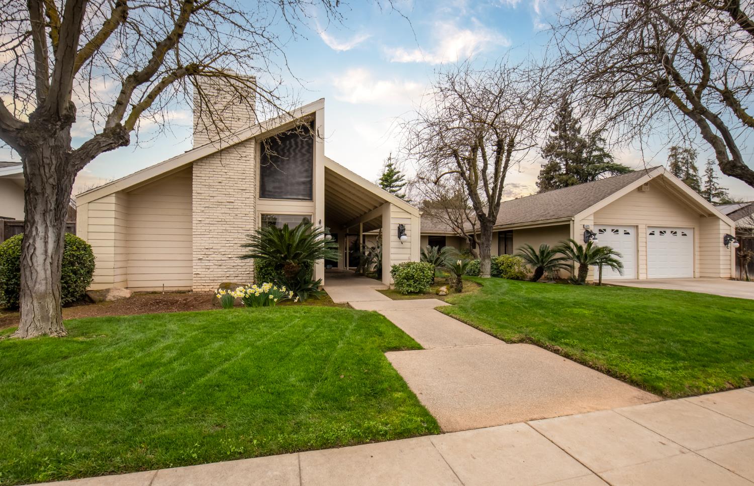 6271 N Prospect Ave, Fresno, CA 93711