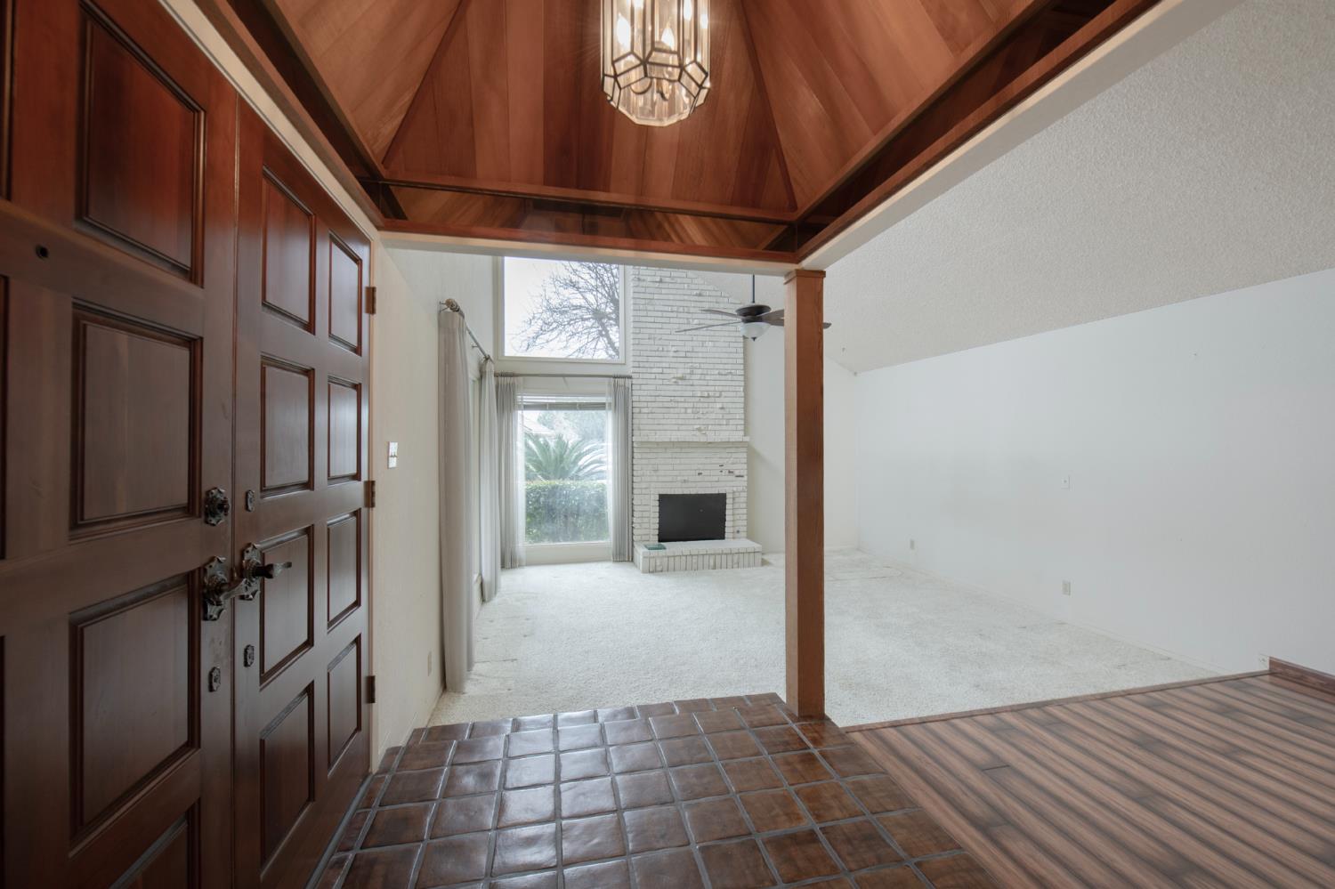 6271 N Prospect Ave, Fresno, CA 93711