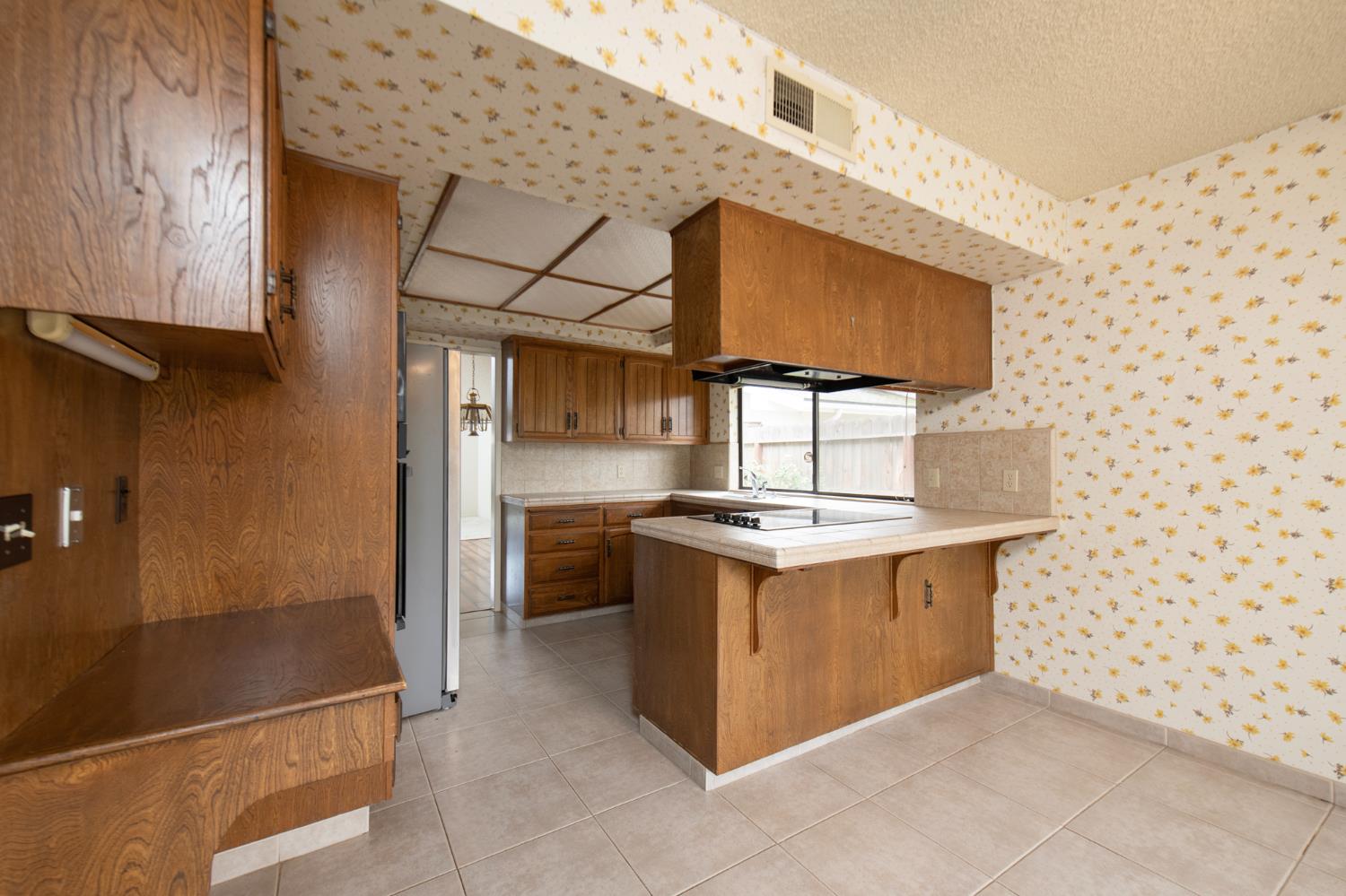 6271 N Prospect Ave, Fresno, CA 93711