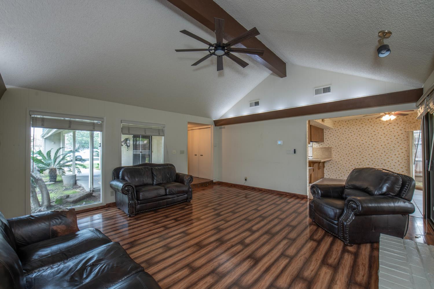 6271 N Prospect Ave, Fresno, CA 93711