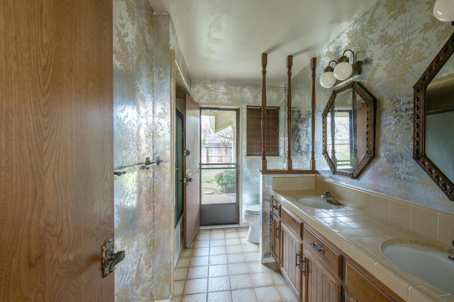 6271 N Prospect Ave, Fresno, CA 93711